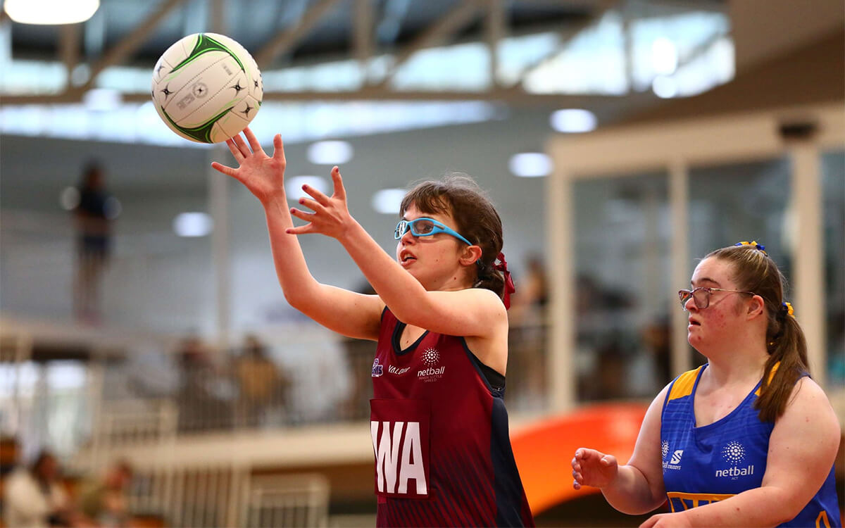 Girl throwing netball