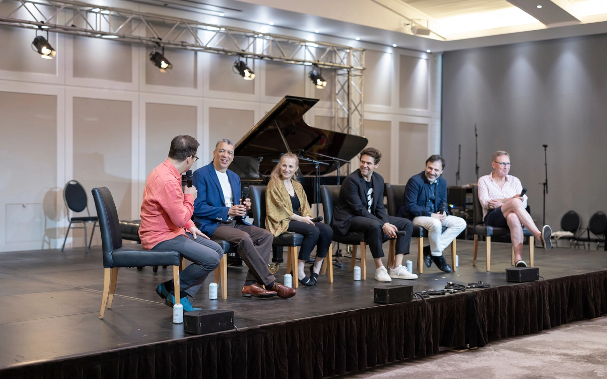 Musicians in conversation