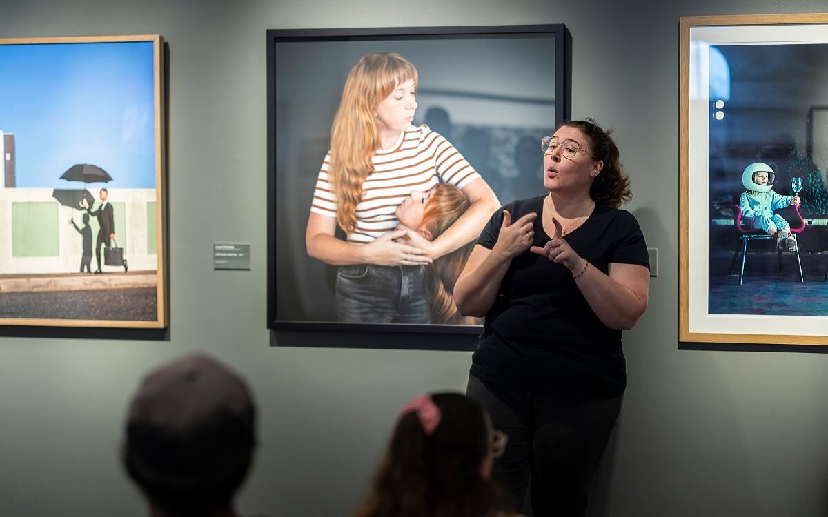 Auslan interpreter at Leagues Tour