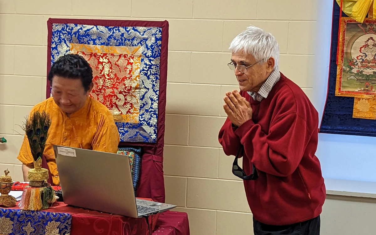 Phil Haeng guiding course participants