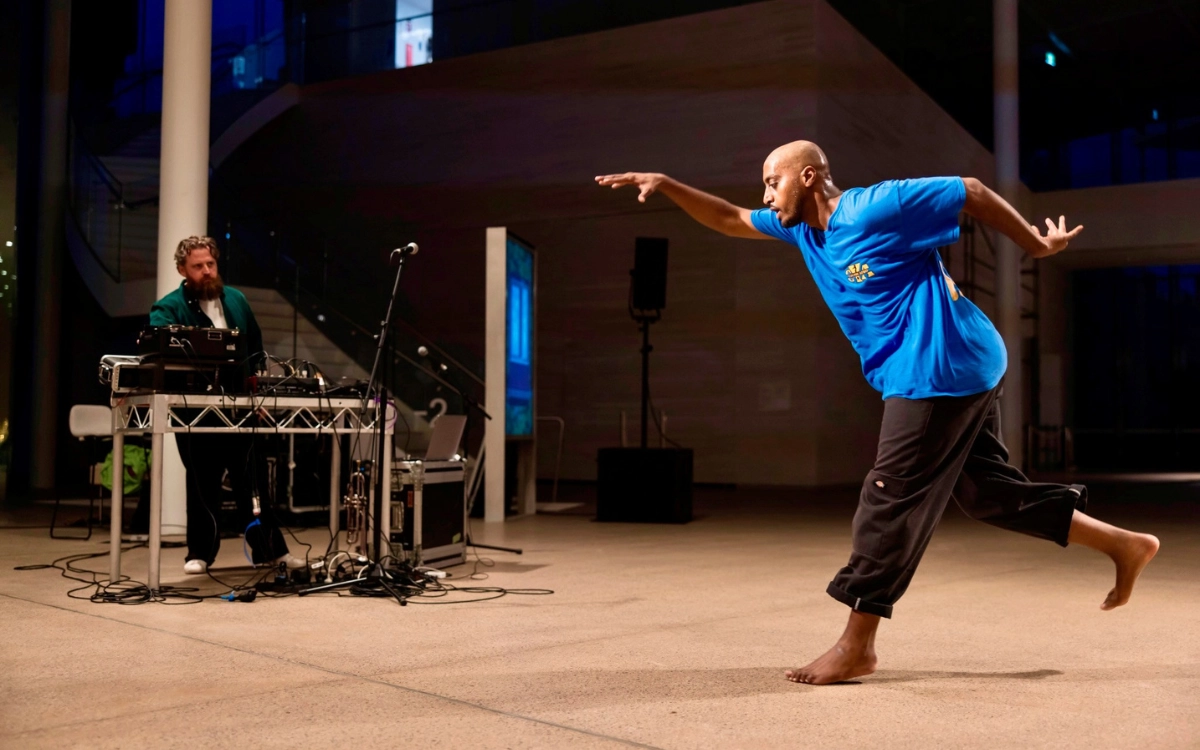 Echo Mapping performer