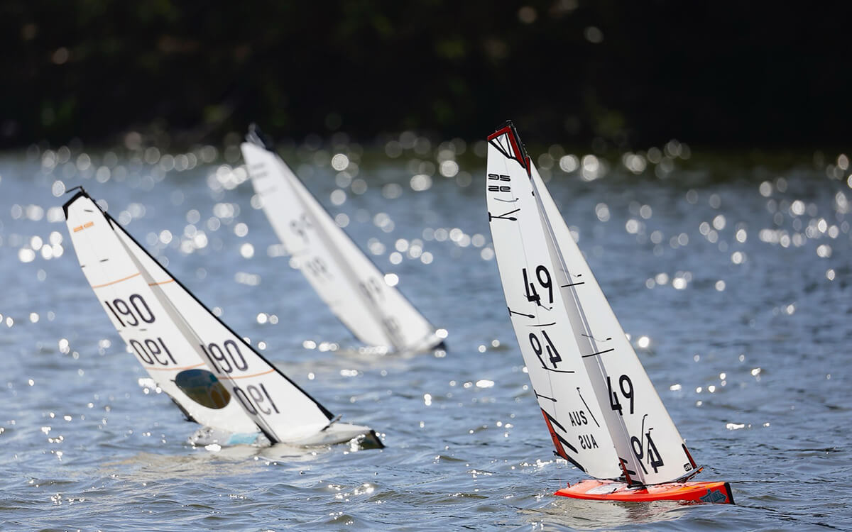 DF25 Radio Sailing Yachts
